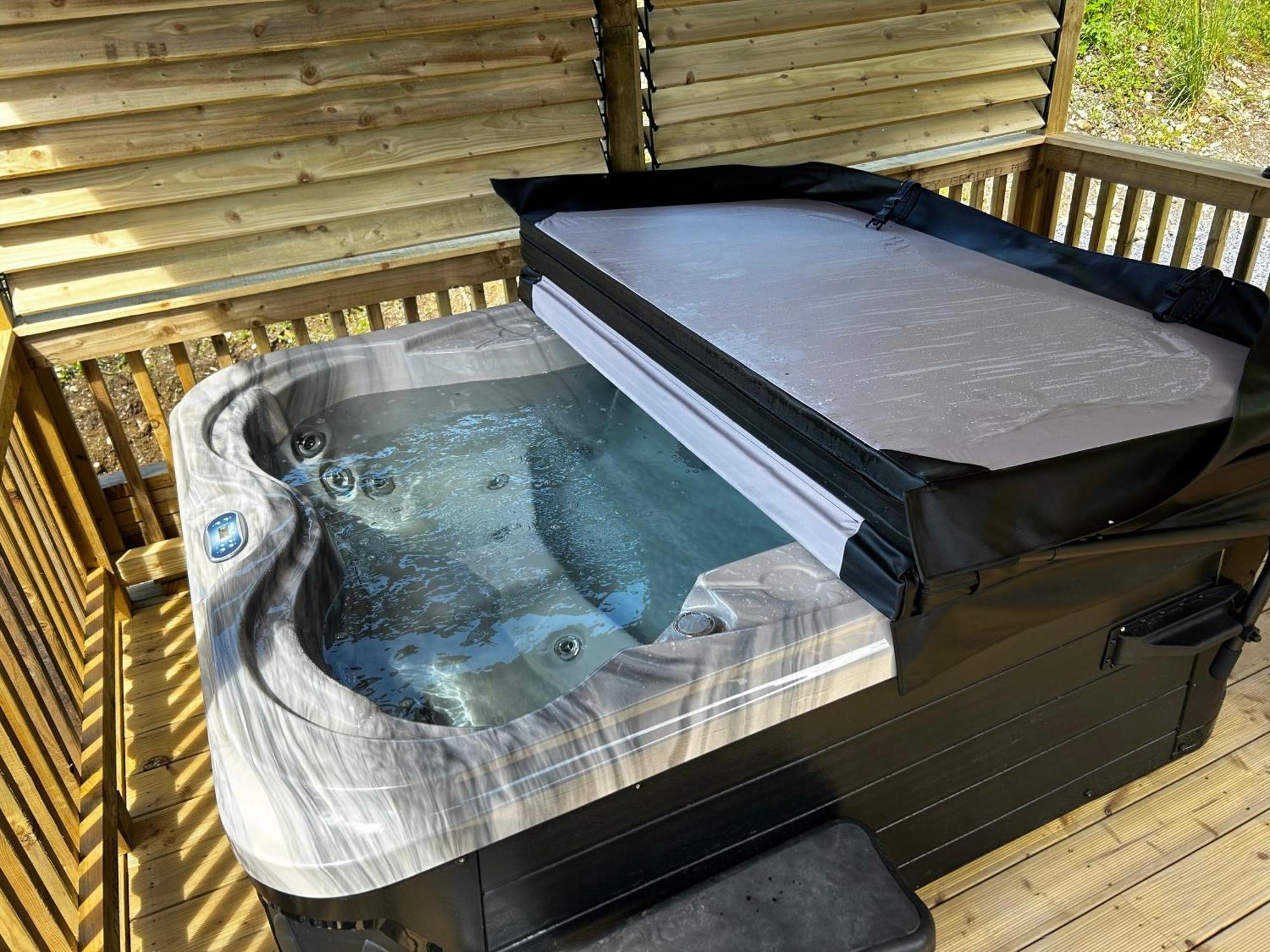 Little Rock Retreat Log Cabin With Hot Tub Castletown Gheoghegan Εξωτερικό φωτογραφία