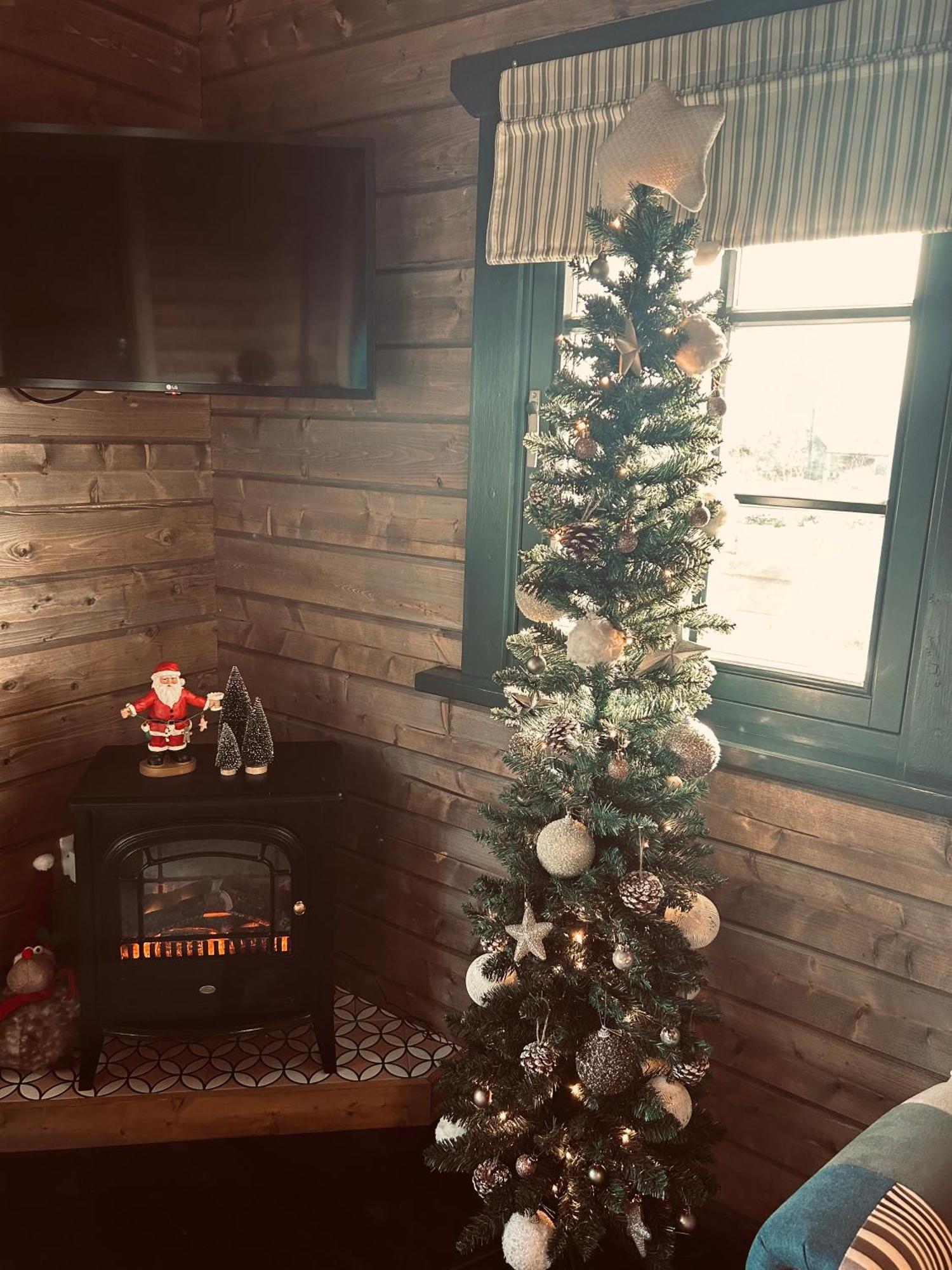 Little Rock Retreat Log Cabin With Hot Tub Castletown Gheoghegan Εξωτερικό φωτογραφία